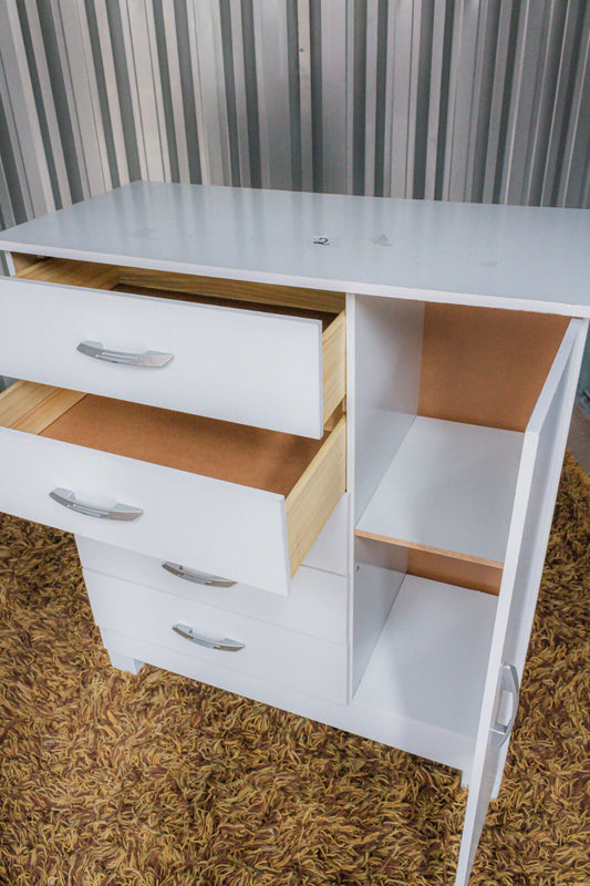 CÔMODA BRANCA COM GAVETAS
