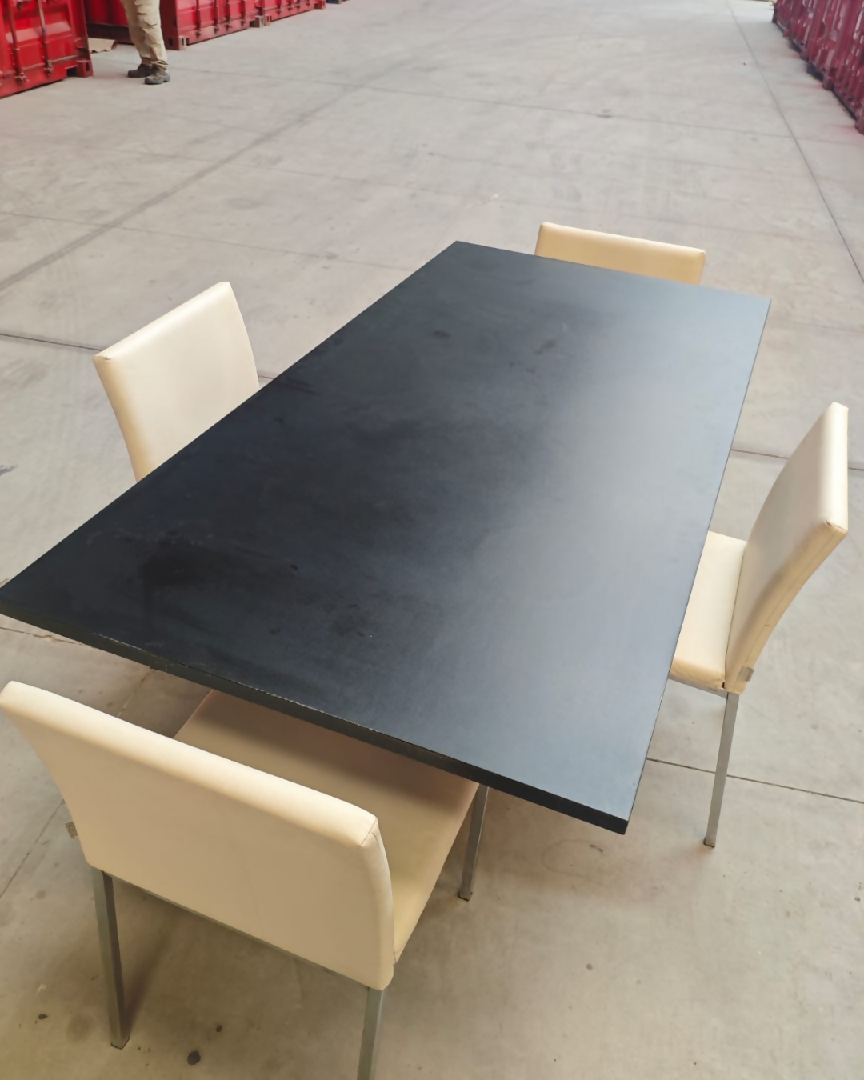 mesa com 4 cadeiras