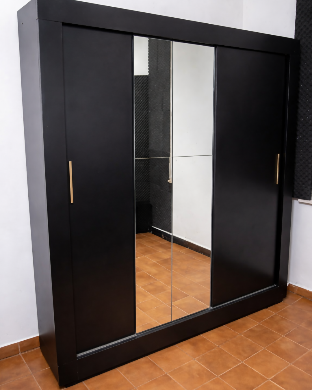 Guarda-Roupa com Portas de Correr e Espelho – Preto